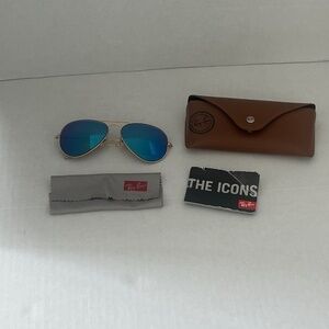 Ray Ban Aviator Sunglasses With Case and Cleaning Cloth.
